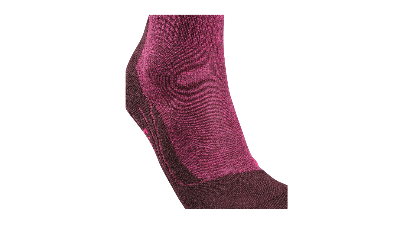 Socke mit mittelhohem Schaft, geschlossener Zehenpartie und geschlossenem Fersenbereich, Detailansicht.