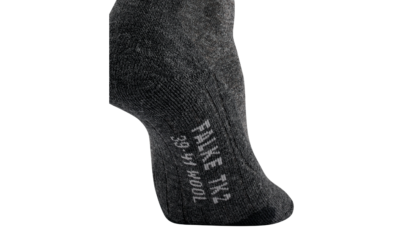 Socke mit mittelhohem Schaft, geschlossener Zehenpartie und geschlossenem Fersenbereich, Detailansicht.