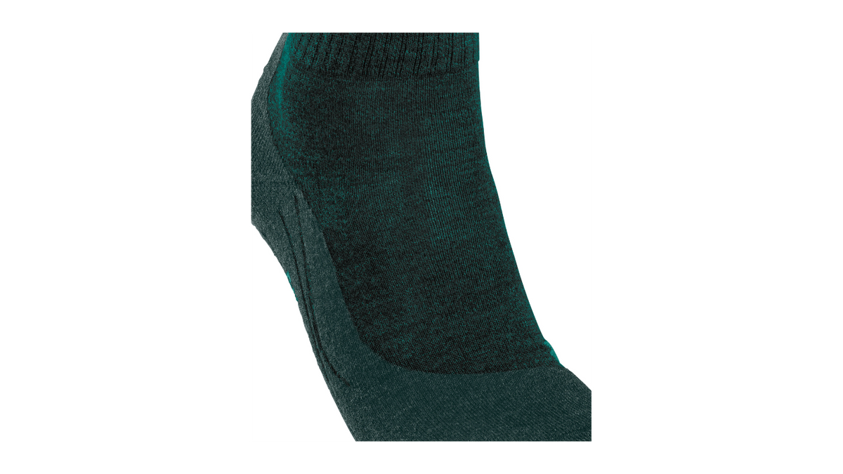 Wandersocken für Erwachsene mit mittlerem Schaft getragen am Bein, Detailansicht.
