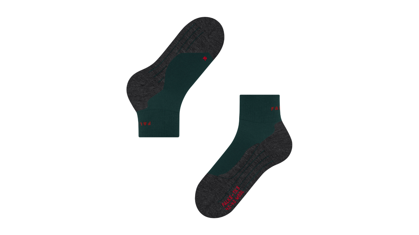 Socke als Paar mit mittelhohem Schaft und geschlossener Zehenpartie, Seitenansicht.