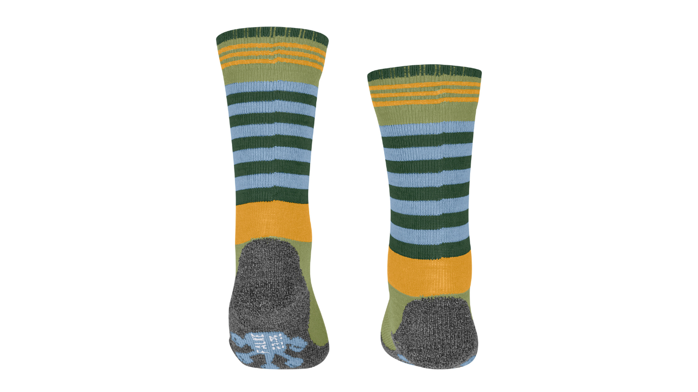 Kindersocken als Paar mit hohem Schaft und Streifenmuster, Rückansicht.