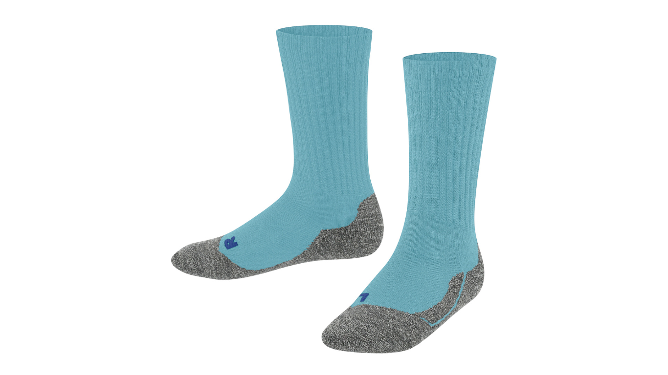 Socke als Paar mit mittelhohem Schaft und geschlossener Zehenpartie, schräge Vorderansicht.