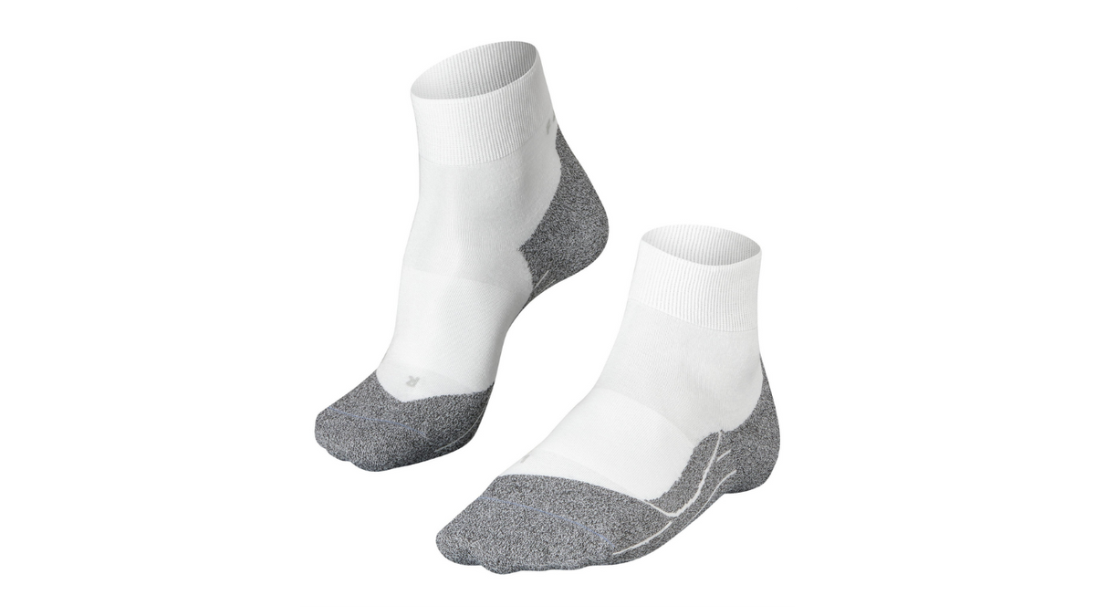 Socke als Paar mit mittelhohem Schaft, geschlossener Zehenpartie und geschlossenem Fersenbereich, schräge Vorderansicht.