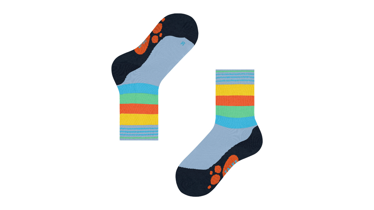 Kindersocken als Paar mit hohem Schaft und Streifenmuster, Seitenansicht.