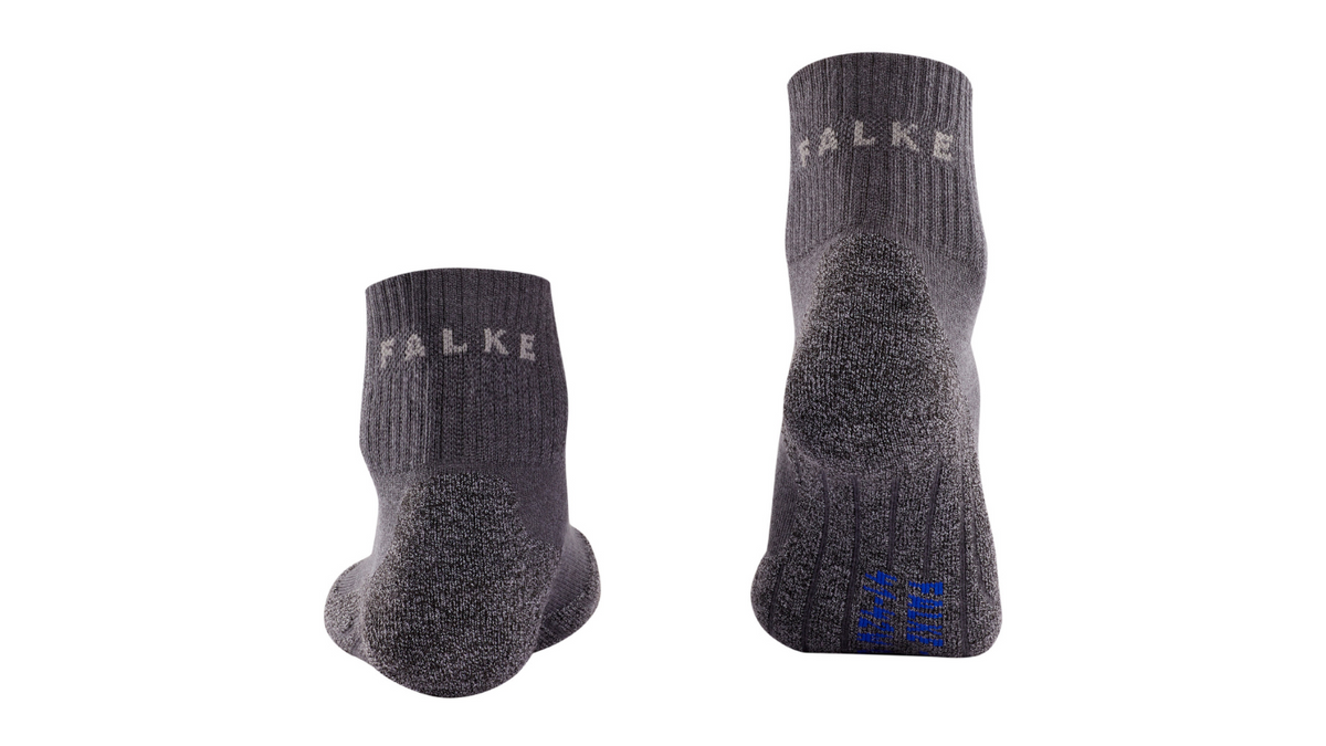 Socke als Paar mit mittelhohem Schaft, geschlossener Zehenpartie und geschlossenem Fersenbereich, Rückansicht.