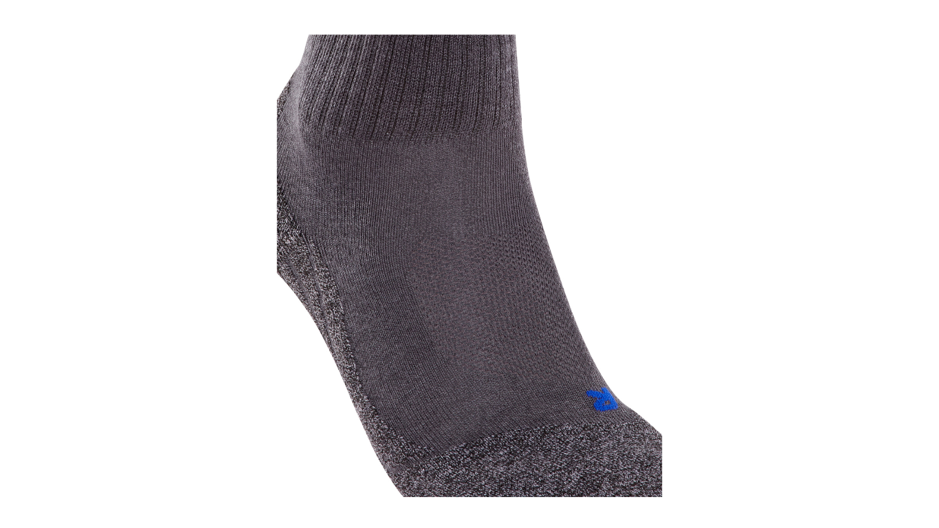Socke mit mittelhohem Schaft, geschlossener Zehenpartie und geschlossenem Fersenbereich, Detailansicht.