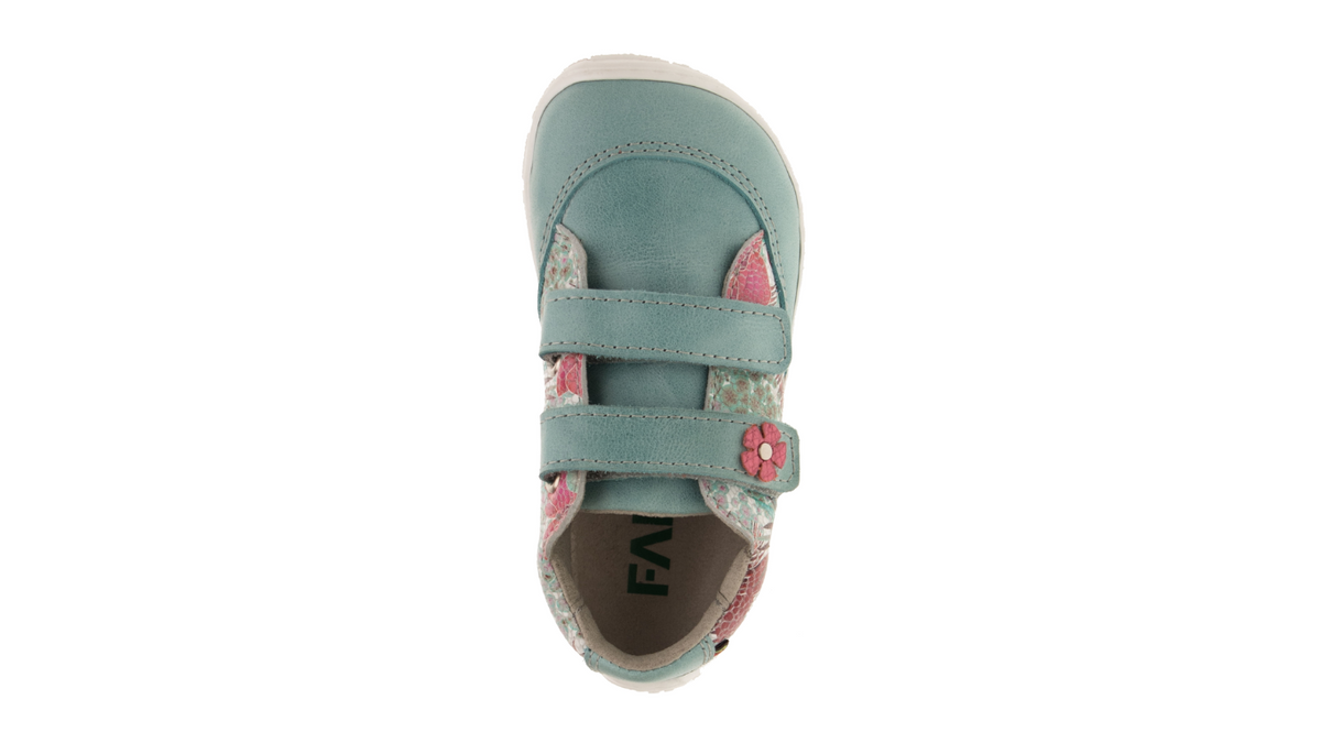 Barfußschuh für Kinder mit zwei Klettverschlüssen, geschlossener Zehenbox und geschlossenem Fersenbereich, flexible Sohle, Draufsicht