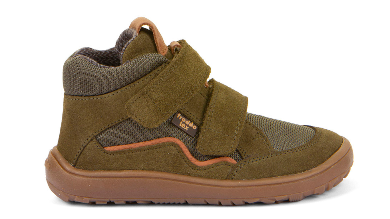 Barfußschuh mit zwei Klettverschlüssen, geschlossene Zehen und geschlossener Fersenbereich, Seitenansicht außen