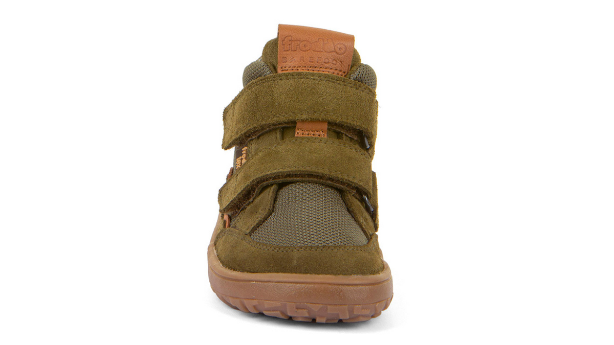 Barfußschuh mit zwei Klettverschlüssen, geschlossene Zehen und geschlossener Fersenbereich, Vorderansicht