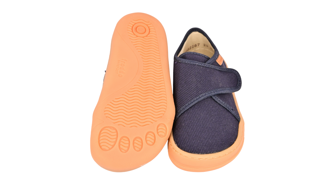 Barfußschuhe mit flexibler profilierter Sohle, Ansicht von unten, Paar