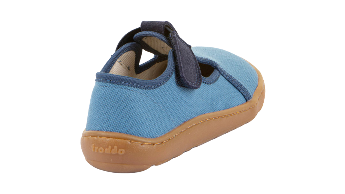 Barfußschuh, geschlossene Zehen und geschlossener Fersenbereich, Spannriemen mit Klettverschluss, flexible Sohle, Einzelschuh, Rückansicht
