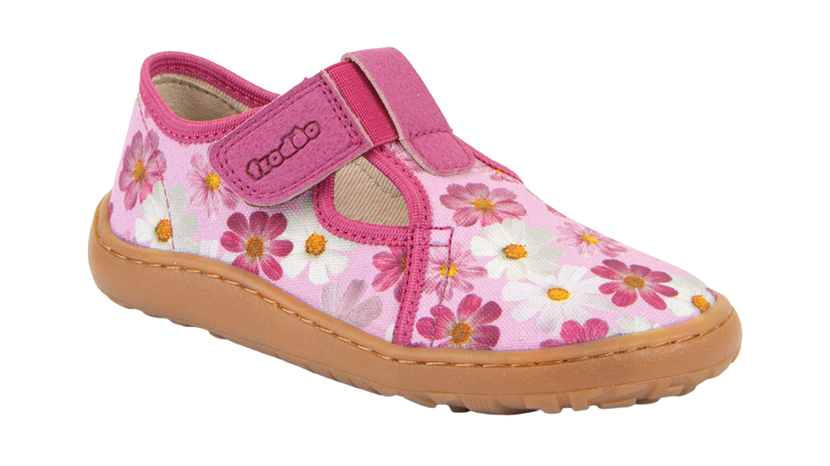 Barfußschuh, geschlossene Zehen und geschlossener Fersenbereich, Spannriemen mit Klettverschluss, flexible Sohle, Einzelschuh, schräge Vorderansicht