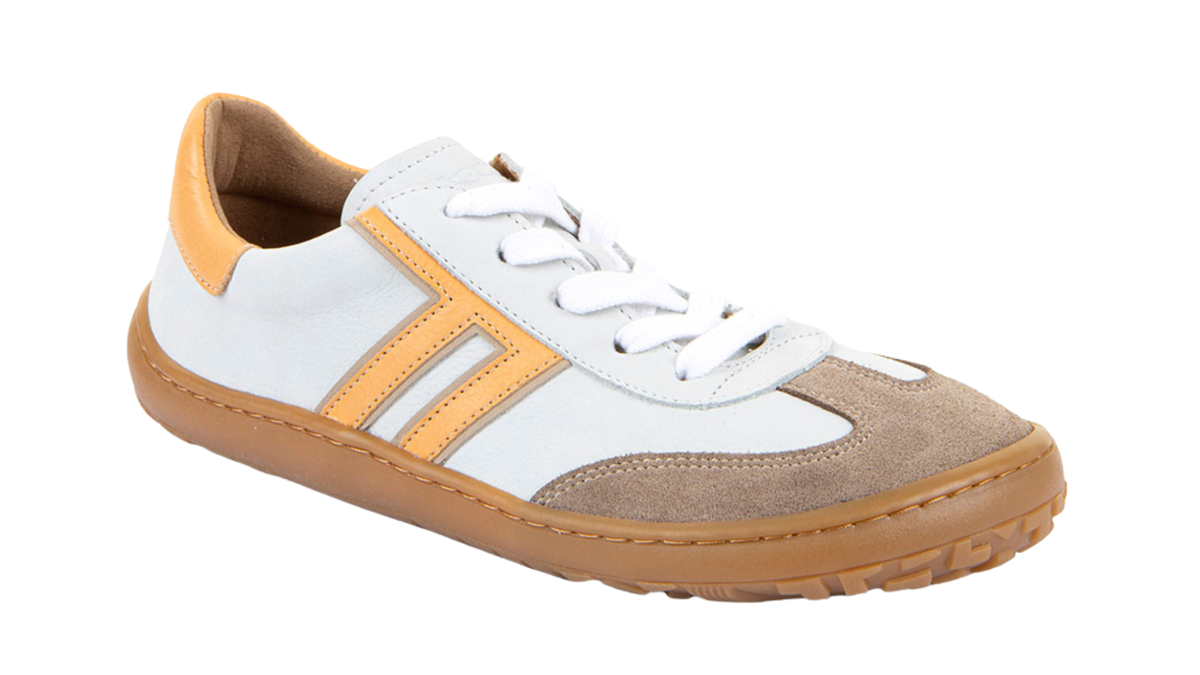 Barfußschuh, geschlossene Zehen und geschlossener Fersenbereich, Schnürung, flexible Sohle, Einzelschuh, schräge Vorderansicht