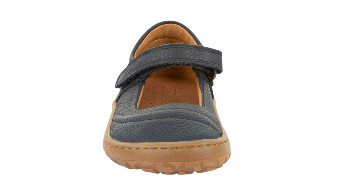 Barfußschuh, geschlossene Zehen und geschlossener Fersenbereich, Spannriemen mit Klettverschluss, flexible Sohle, Einzelschuh, Vorderansicht