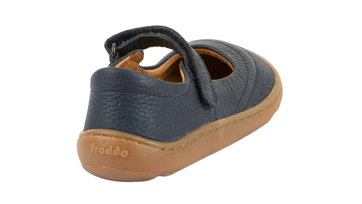 Barfußschuh, geschlossene Zehen und geschlossener Fersenbereich, Spannriemen mit Klettverschluss, flexible Sohle, Einzelschuh, Rückansicht