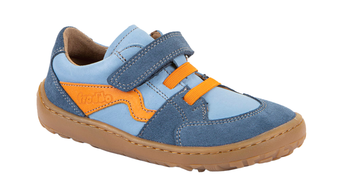 Barfußschuh für Kinder, geschlossene Zehen und geschlossener Fersenbereich, Klettverschluss und elastische Riemen, flexible Sohle, Einzelschuh, schräge Vorderansicht