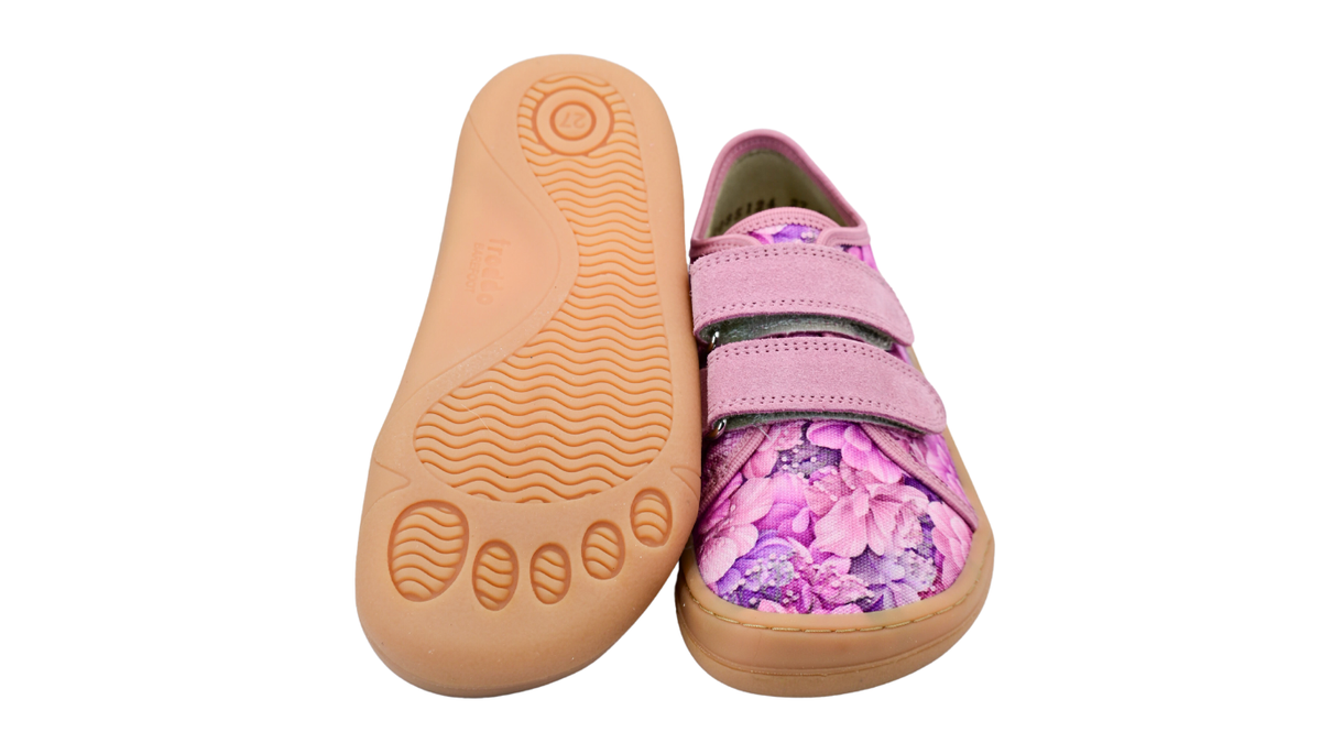 Barfußschuhe für Kinder mit flexibler profilierter Sohle, Ansicht von unten, Paar
