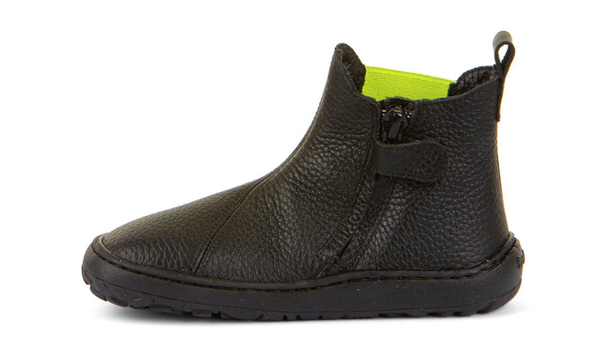 Barfußstiefel mit Reißverschluss an der Innenseite und Kontrasteinsatz, geschlossene Zehen und geschlossener Fersenbereich, Seitenansicht innen