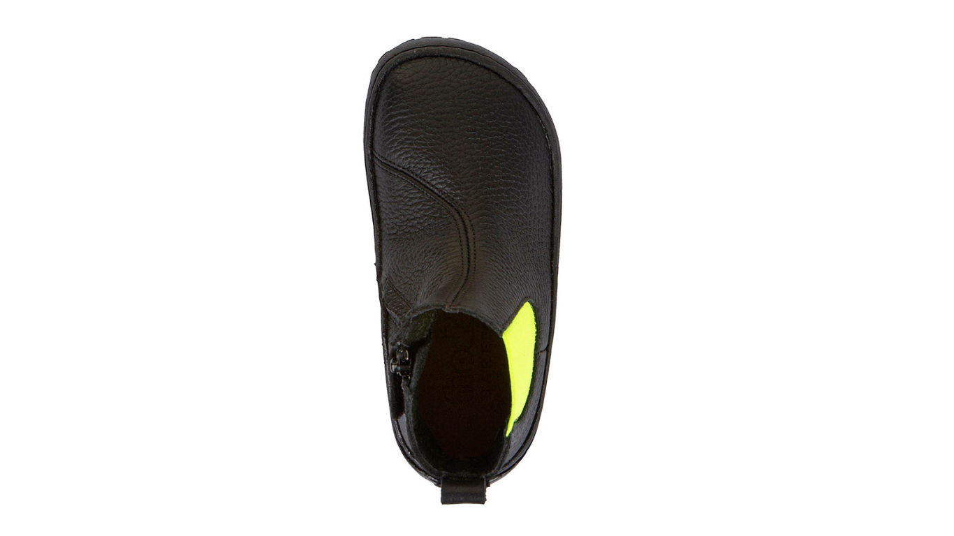 Froddo Chelys in Black Yellow aus der Vogelperspektive mit klarer Zehenfreiheit, symmetrischem Schnitt und elastischem Einstieg