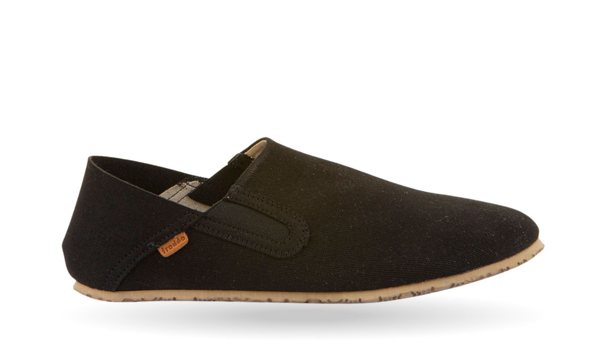 Barfußschuhe als Slipper mit elastischem Einsatz, geschlossene Zehen und geschlossener Fersenbereich, einzelner Schuh, Seitenansicht außen