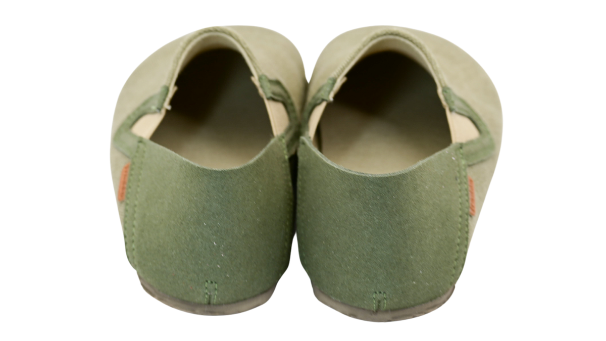 Barfußschuhe als Slipper mit elastischem Einsatz, geschlossene Zehen und geschlossener Fersenbereich, Rückansicht, Paar