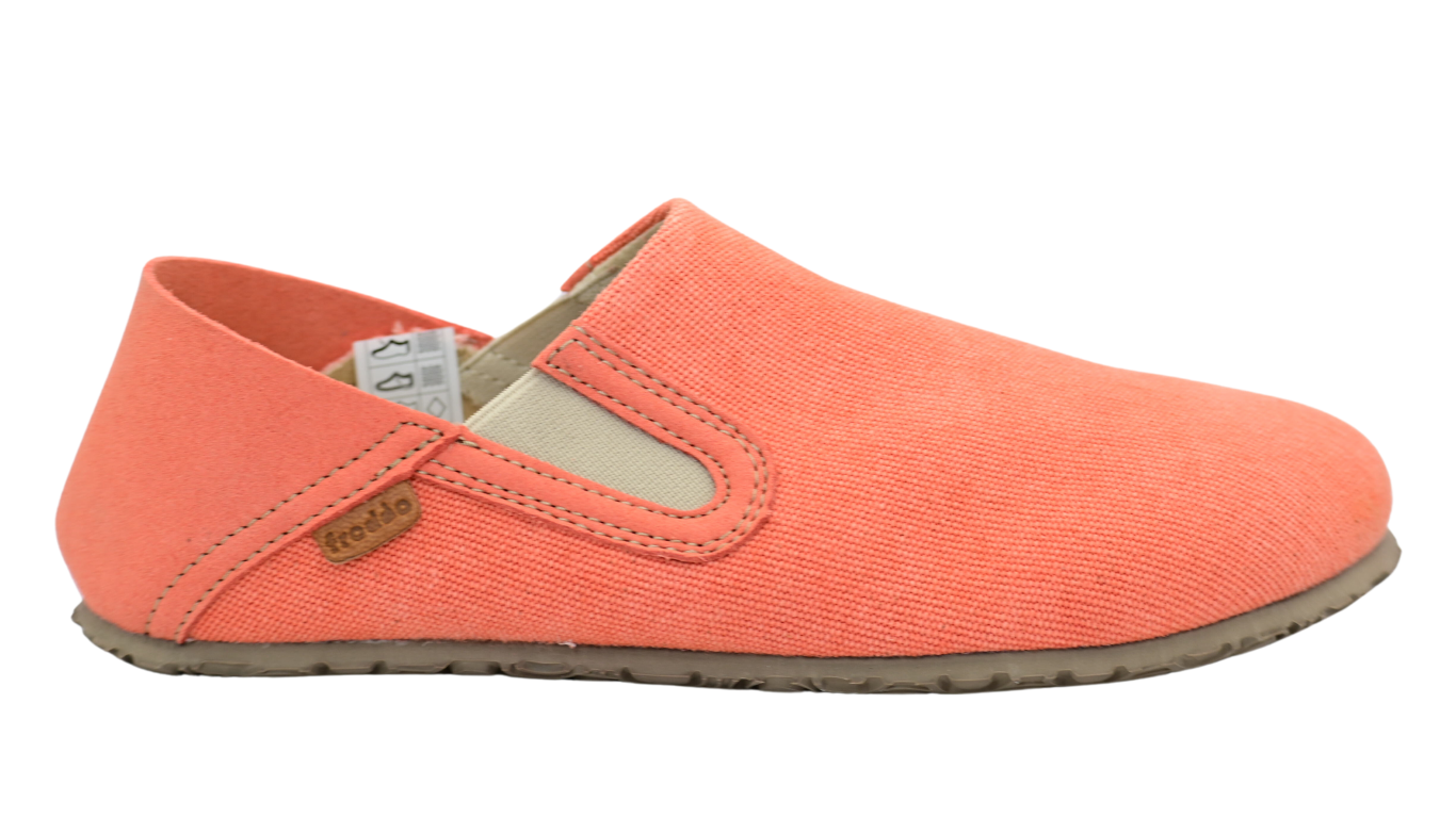 Barfußschuhe als Slipper mit elastischem Einsatz, geschlossene Zehen und geschlossener Fersenbereich, einzelner Schuh, Seitenansicht außen