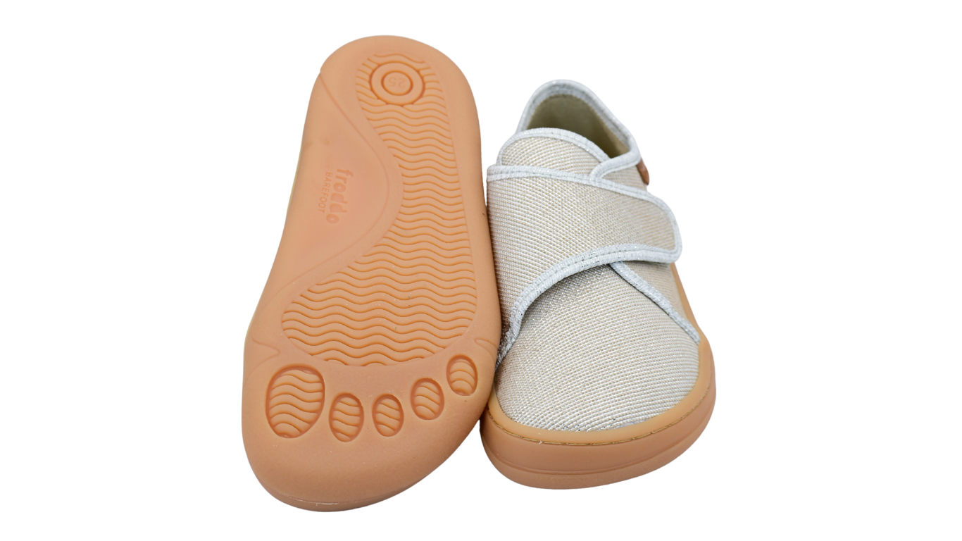 Barfußschuhe mit flexibler profilierter Sohle, Ansicht von unten, Paar