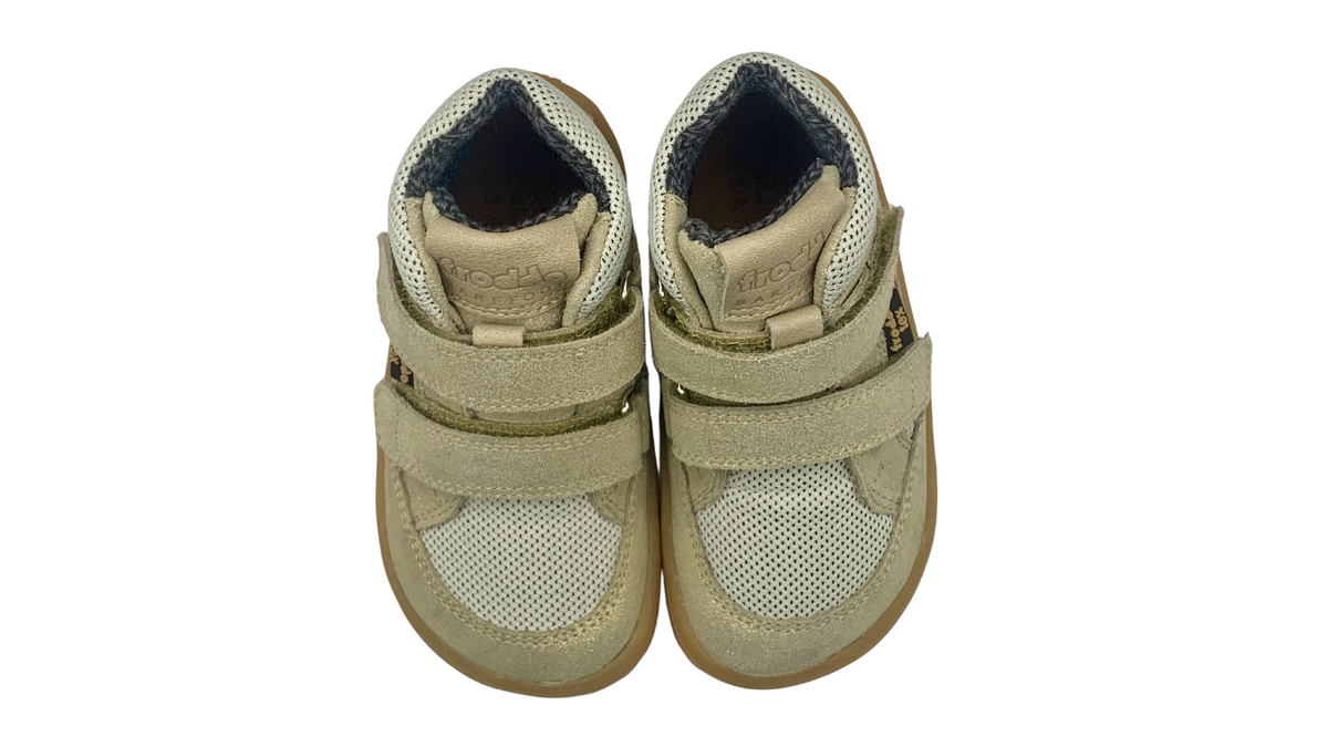 Barfußschuhe für Kinder mit zwei Klettverschlüssen, geschlossene Zehen und geschlossener Fersenbereich, Draufsicht, Paar