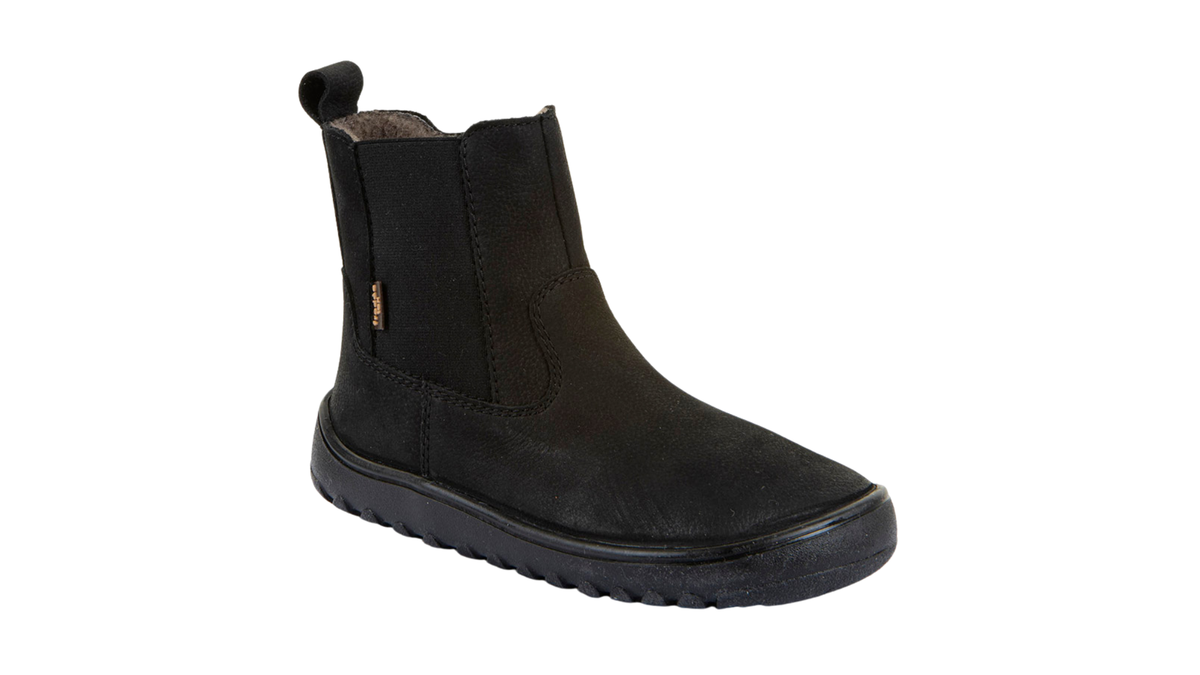 Kinder-Chelsea-Barfußstiefel mit breiter Zehenbox, elastischem Seiteneinsatz und Zugschlaufe, schräge Vorderansicht