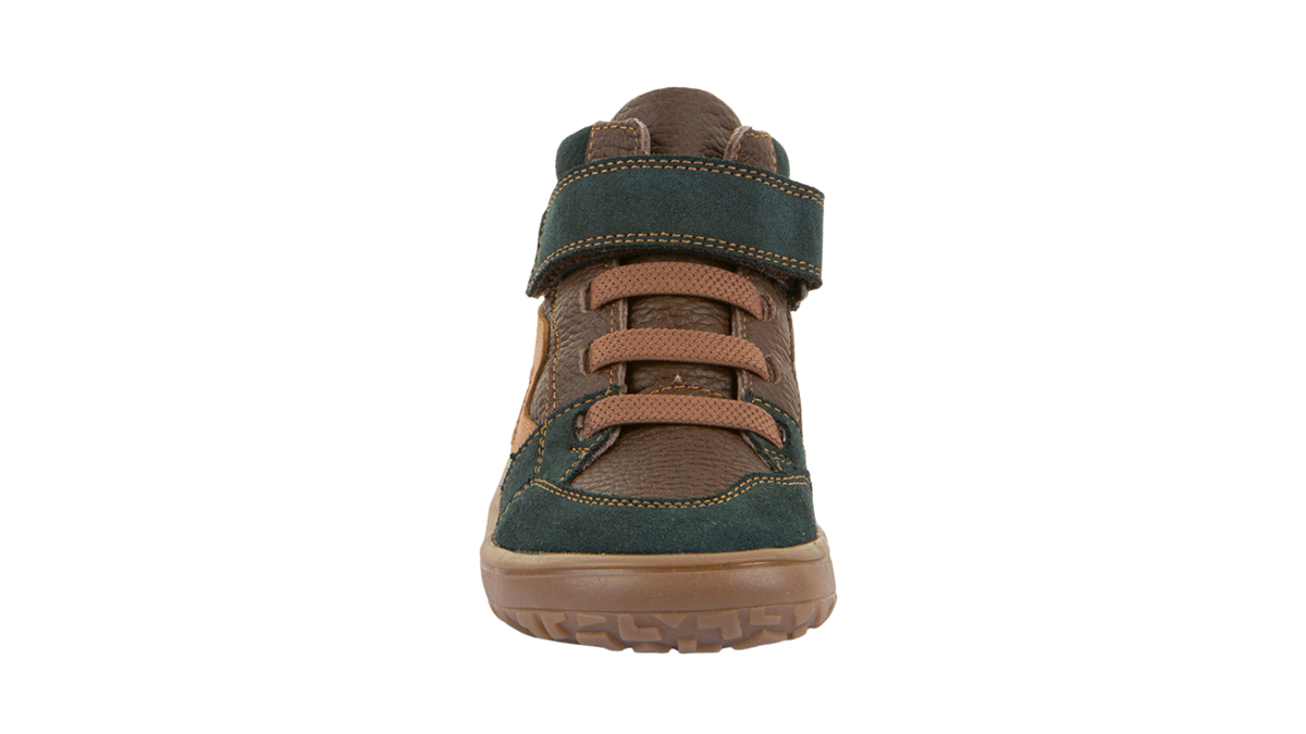 Kinder-Barfußstiefel mit breiter Zehenbox, mehreren Klettverschlüssen und Zehenschutz, Vorderansicht