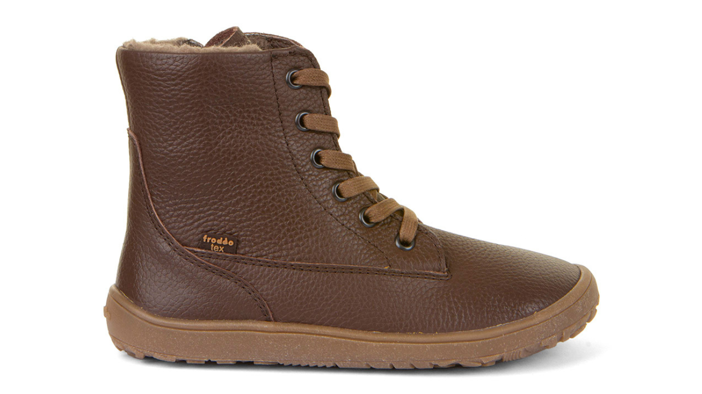 Barfußstiefel mit Schnürung, geschlossene Zehen und geschlossener Fersenbereich, Seitenansicht außen, einzelner Schuh
