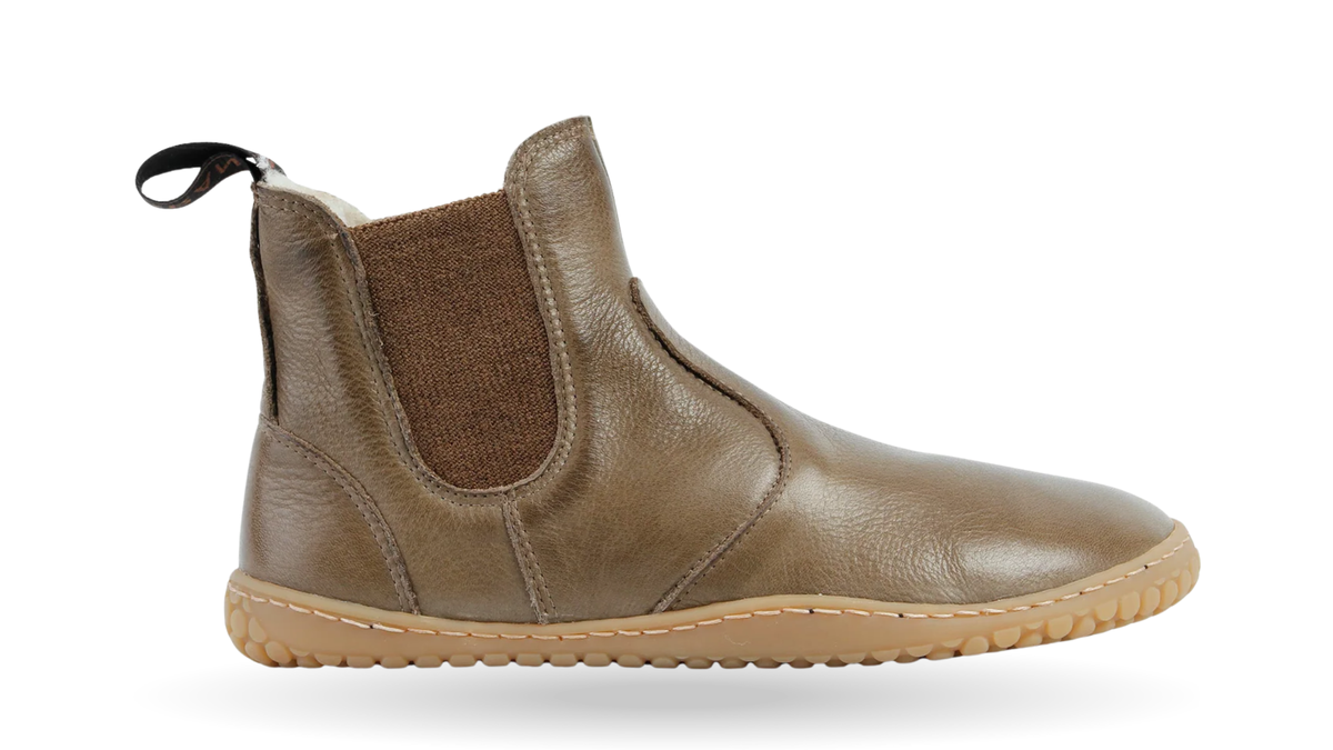 Winter-Chelsea-Barfußschuh für Erwachsene mit elastischem Seiteneinsatz, breiter Zehenbox und flacher Sohle, Seitenansicht außen