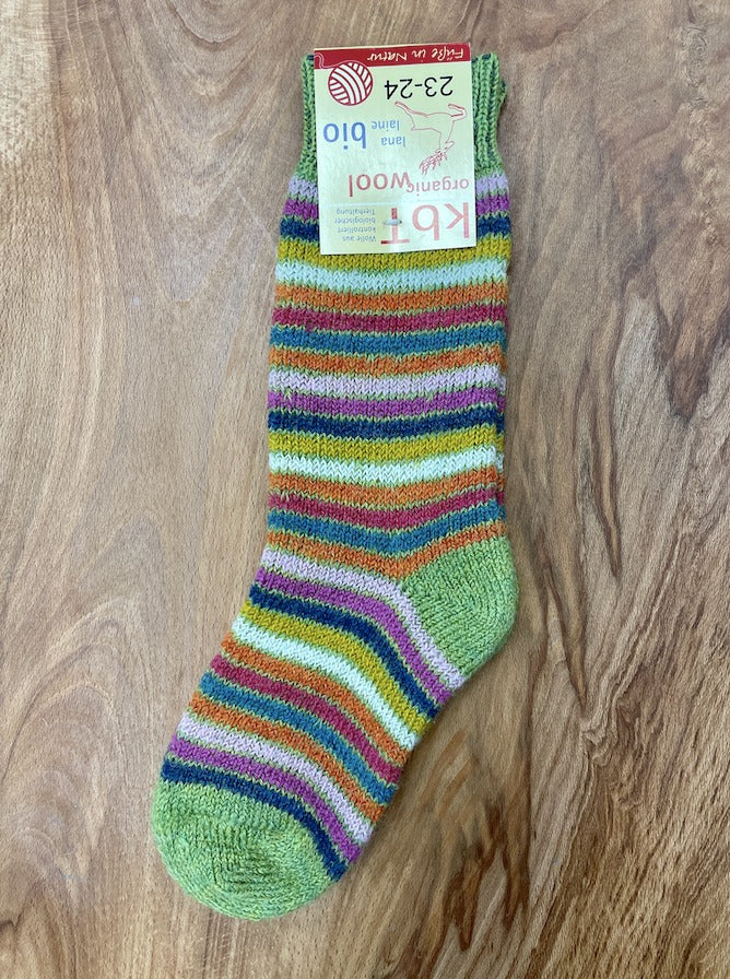 Kinder Socken ohne separate Zehen, wadenhoher Schaft, elastischer Bund, gestreiftes Strickmuster, verstärkter Fersen- und Zehenbereich, Draufsicht