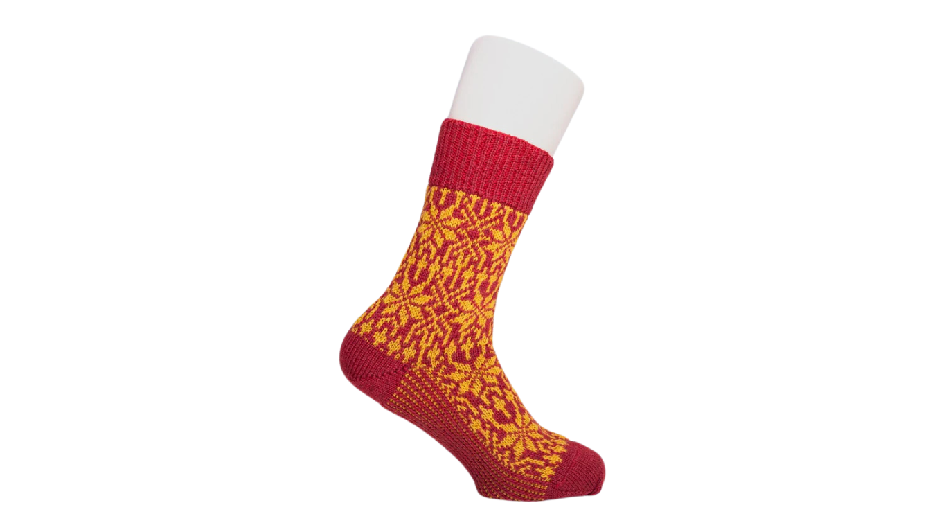 Socken ohne separate Zehen, wadenhoher Schaft, elastischer Bund, gemustertes Schaftteil, getragen am Fuß, Seitenansicht außen