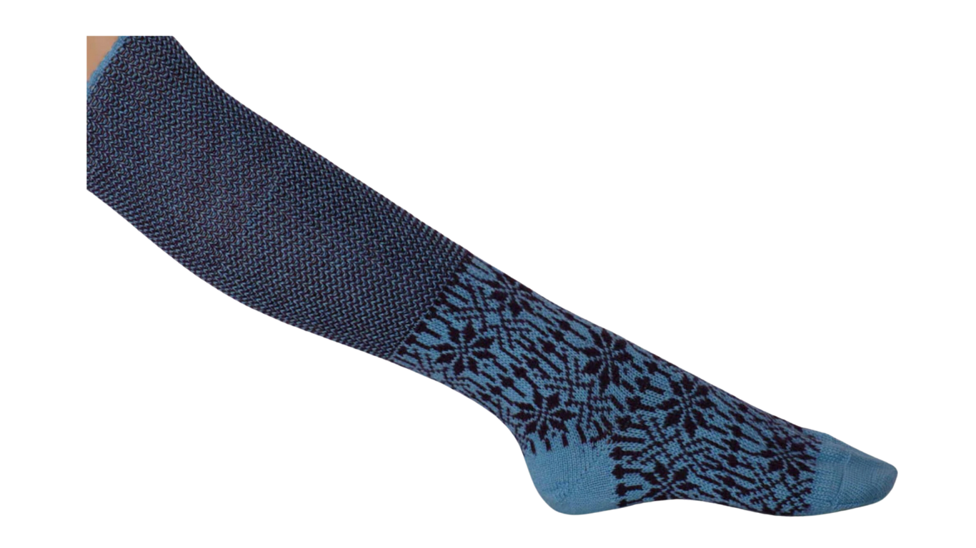 Socken ohne separate Zehen, knielanger Schaft, elastischer Bund, mehrfarbiges Strickmuster, verstärkter Fersen- und Zehenbereich, Seitenansicht außen