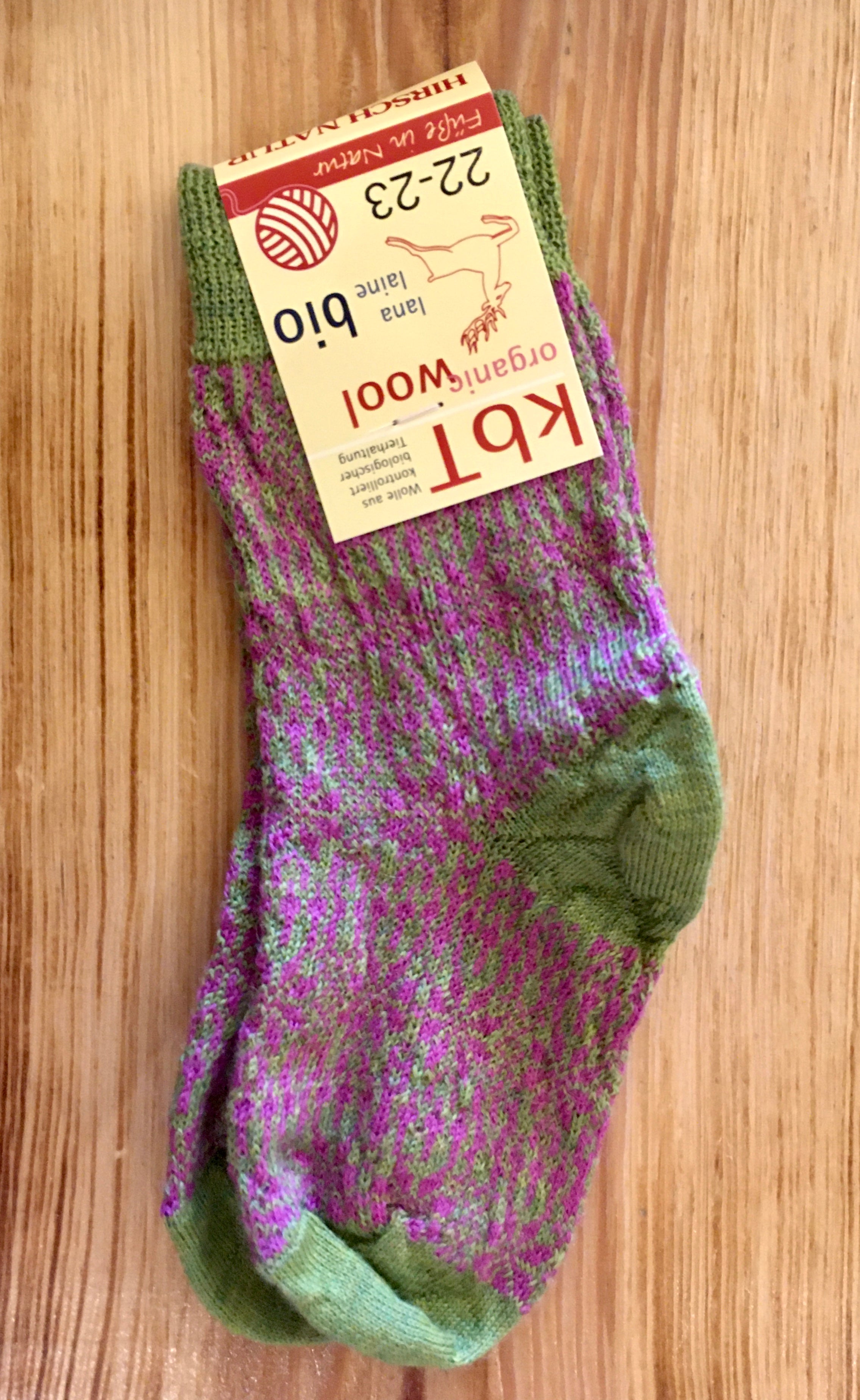 Socken ohne separate Zehen, wadenhoher Schaft, elastischer Bund, gemustertes Schaftteil, verstärkter Fersen- und Zehenbereich, Draufsicht