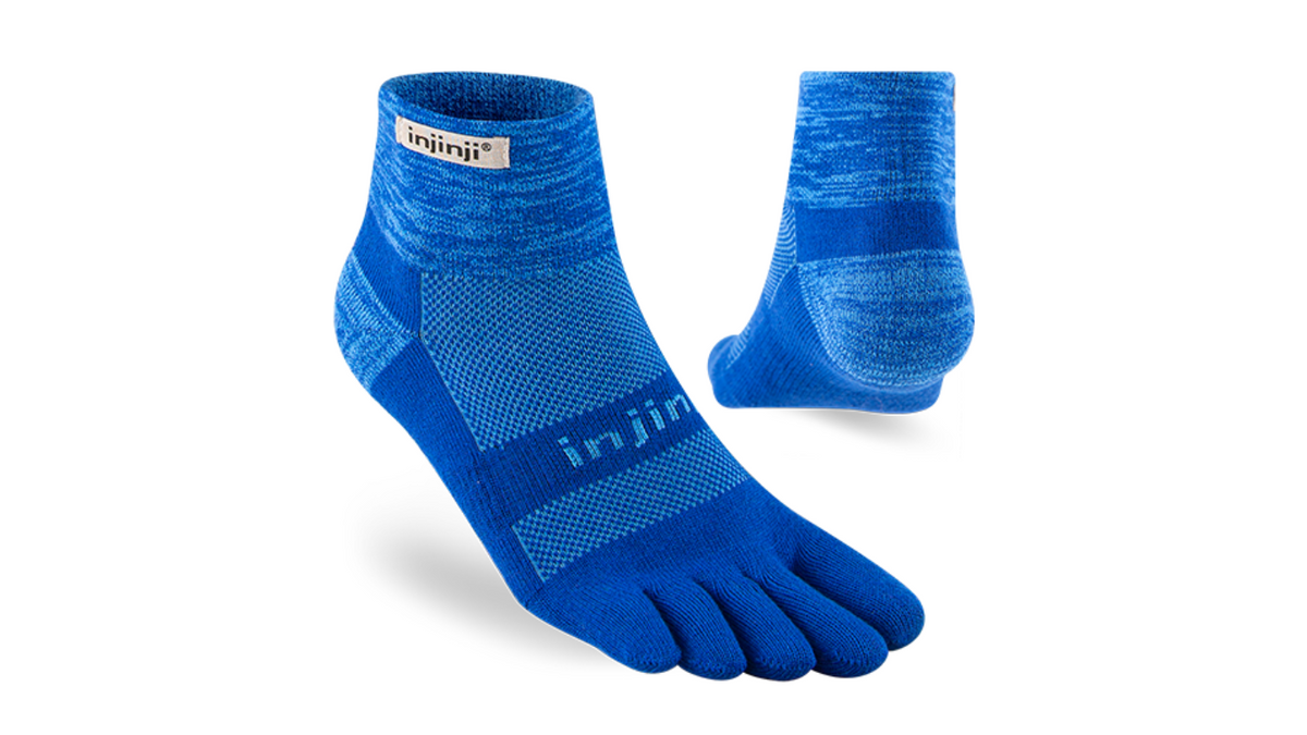 Zehensocken mit getrennten Zehen und elastischem Bündchen, kurzer Schaft, schräge Vorderansicht als Paar