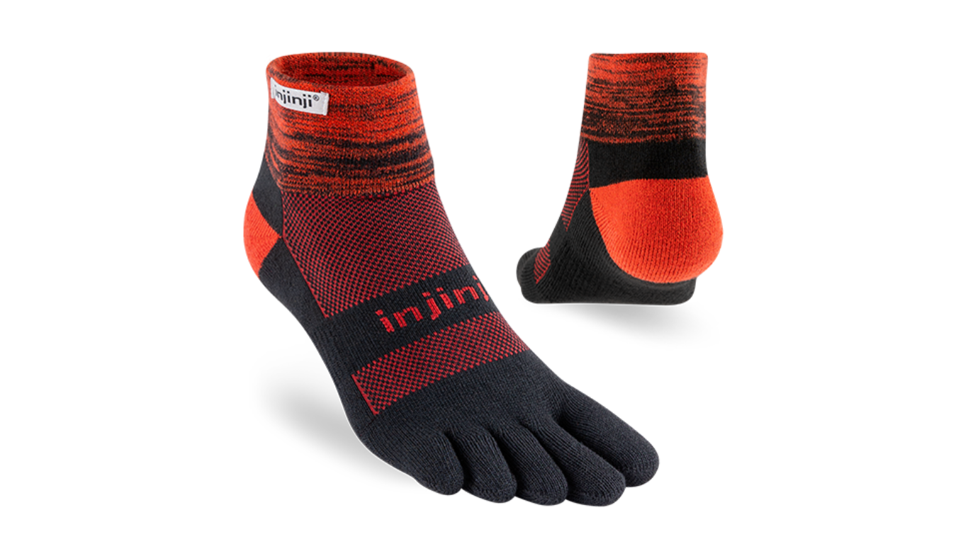 Zehensocken mit getrennten Zehen und elastischem Bündchen, kurzer Schaft, schräge Vorderansicht als Paar