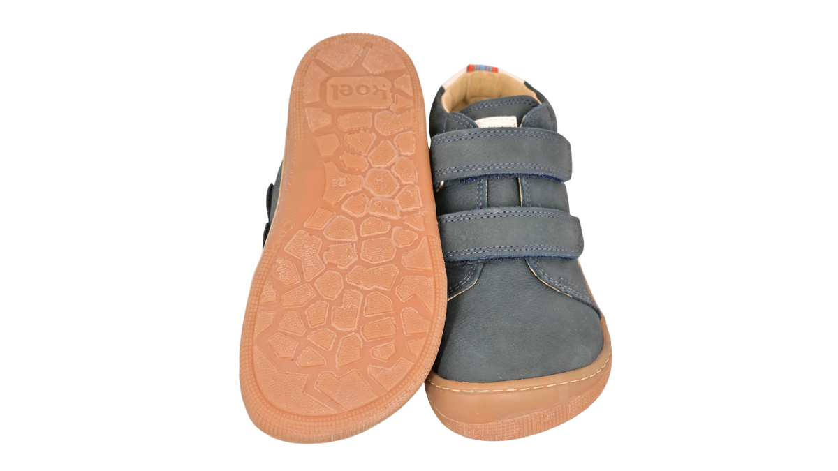 Barfußschuh für Kinder mit zwei Klettverschlüssen als Paar, Draufsicht und Ansicht von unten