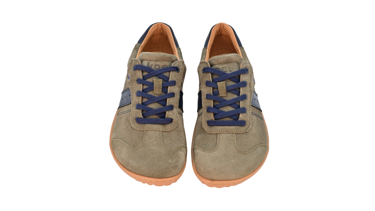 Barfußschuh für Erwachsene, geschlossene Zehenpartie, geschlossener Fersenbereich, Schnürung, seitlicher Streifen mit Perforation, flache Sohle, Draufsicht, Paar