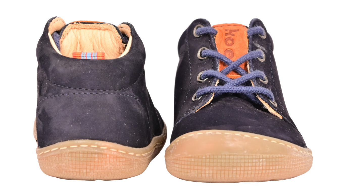 Barfußschuh für Kinder mit Schnürung als Paar, Draufsicht und Rückansicht