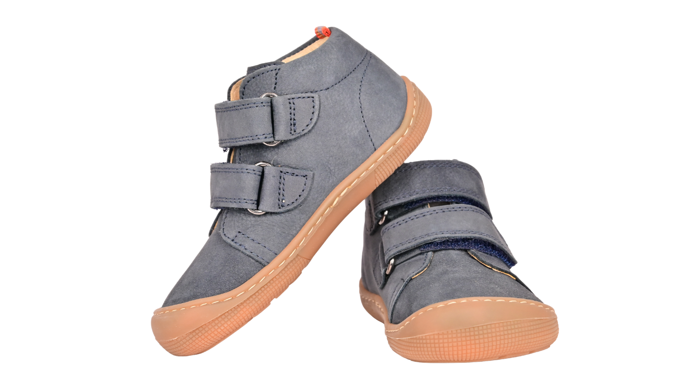Barfußschuh für Kinder, knöchelhoch, geschlossene Zehen und geschlossener Fersenbereich, Doppelklettverschluss, flexible Sohle, Vorder- und Seitenansicht als Paar