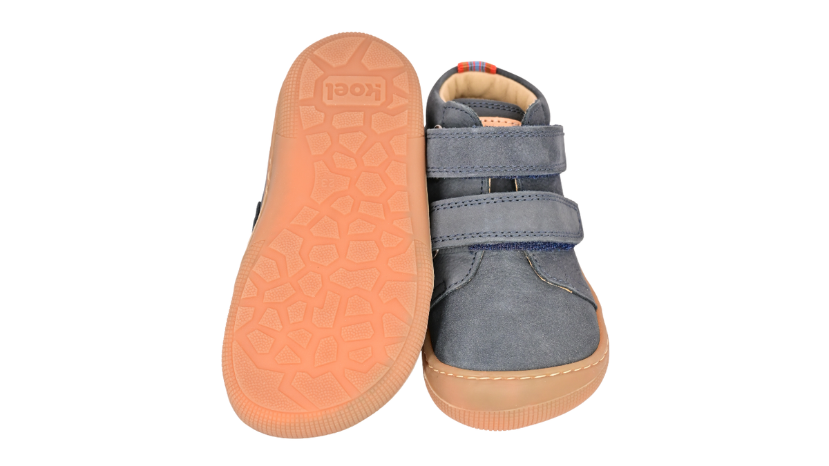 Barfußschuh für Kinder, knöchelhoch, geschlossene Zehen und geschlossener Fersenbereich, Doppelklettverschluss, flexible Sohle, Ansicht von unten und Draufsicht als Paar