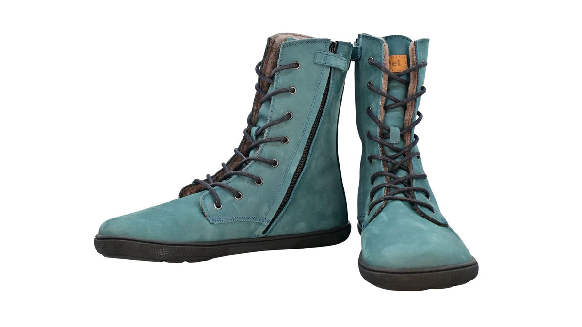 Barfußstiefel für Erwachsene mit flacher Sohle als Paar, Seitenansicht und Vorderansicht