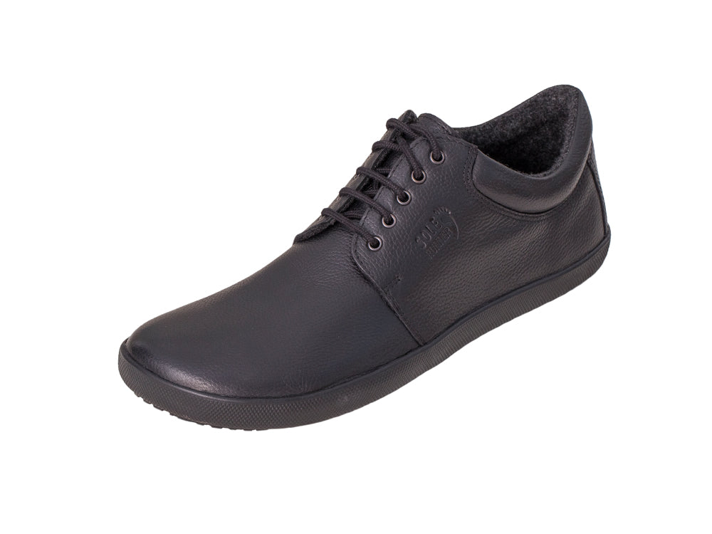 Barfußschuh, geschlossene Zehen und geschlossener Fersenbereich, Schnürsenkel, flexible Sohle, einzelner Schuh, schräge Vorderansicht