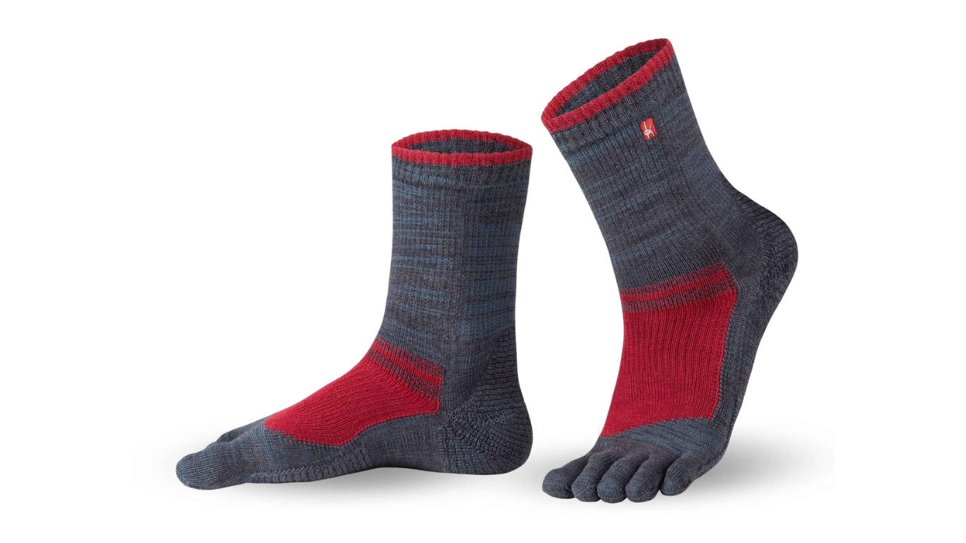 Zehensocken, Paaransicht, separate Zehen, mittelhoher Schaft, elastischer Bund, verstärkter Fersen- und Ballenbereich, schräge Vorderansicht