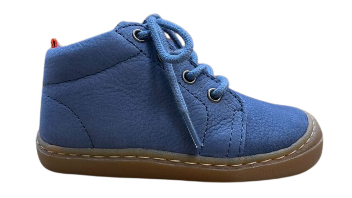 Barfußschuh für Kinder, knöchelhoch, geschlossene Zehen und geschlossener Fersenbereich, Schnürung mit Ösen, flexible Sohle, Einzelschuh, Seitenansicht außen