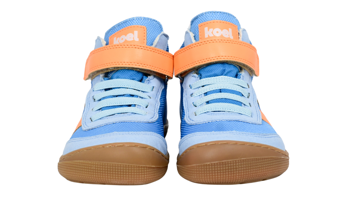 Barfußschuh für Kinder mit Klettverschluss und geschlossenem Fersenbereich als Paar, Vorderansicht