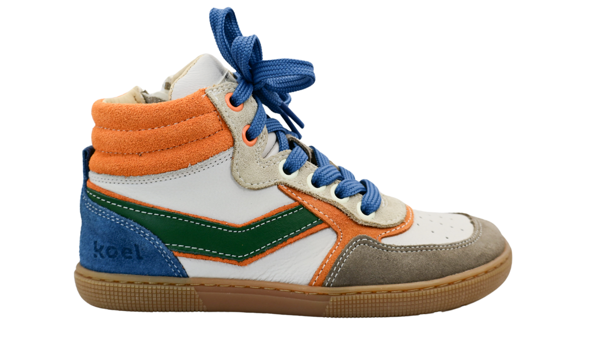 Barfußschuh für Kinder mit Schnürung, breiter Zehenbox und geschlossenem Fersenbereich, Seitenansicht außen