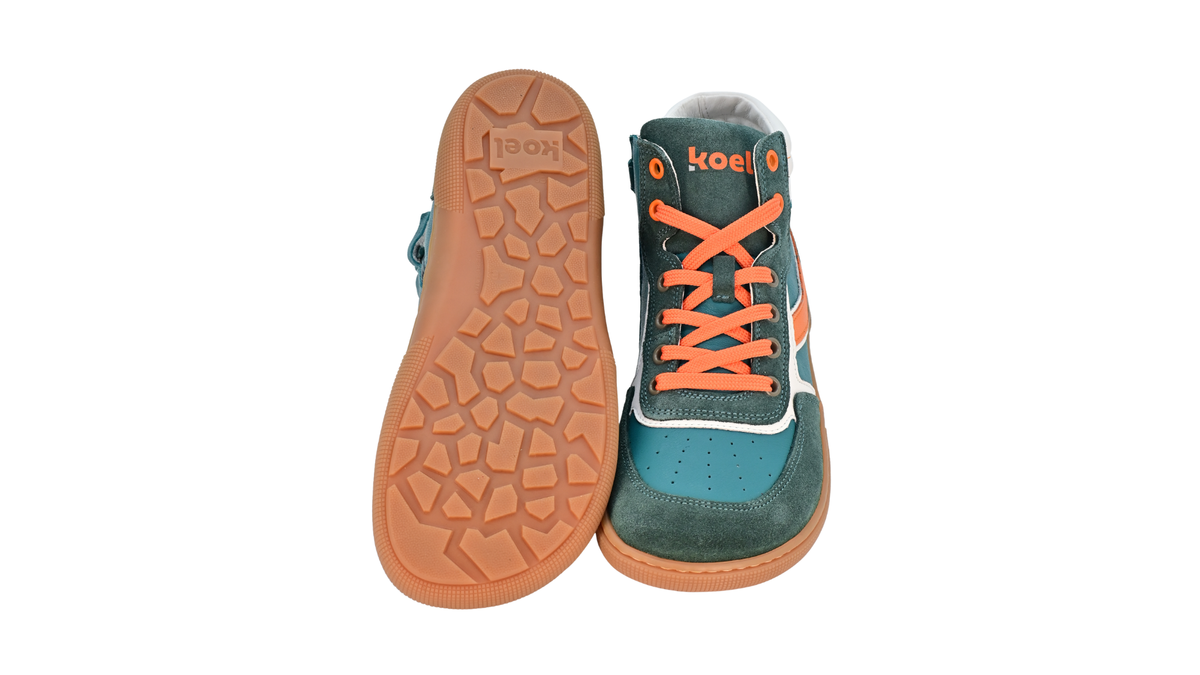 Barfußschuh für Kinder, geschlossene Zehenpartie, geschlossener Fersenbereich, Schnürung, hoher Schaft, seitliche Streifen, flache Sohle, Ansicht von unten und Draufsicht als Paar